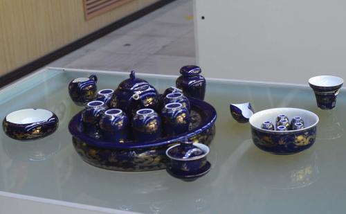 蓝色陶瓷茶具